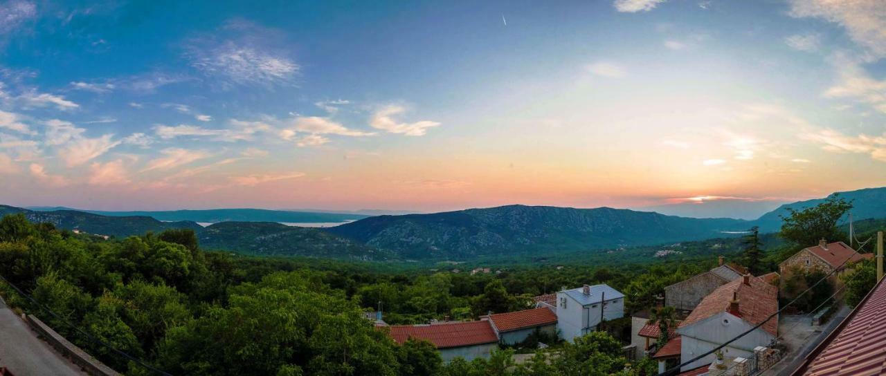 Grižane بيت شباب بوتيك مالي باريز المظهر الخارجي الصورة